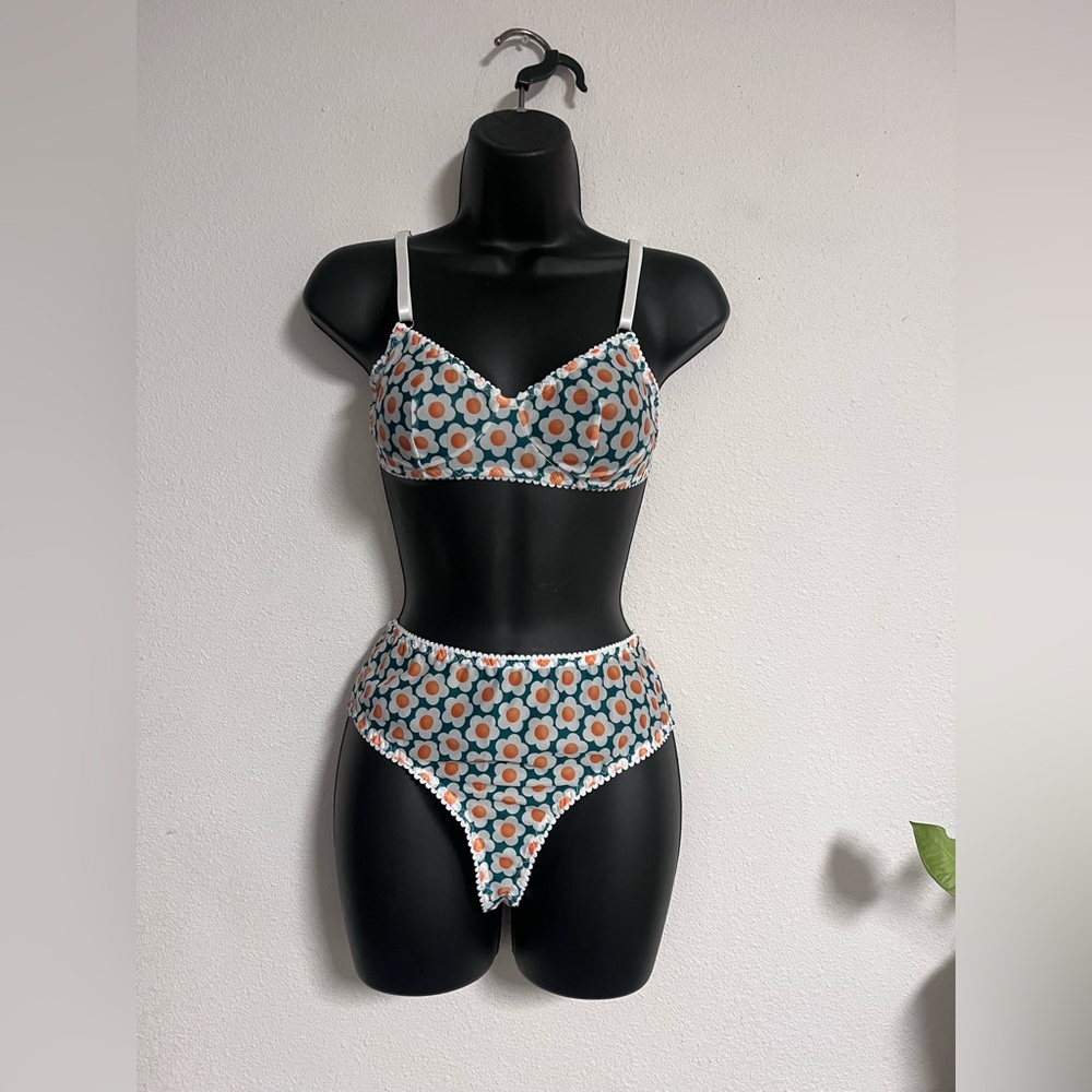 Floral Patterned Bra and Panty Set